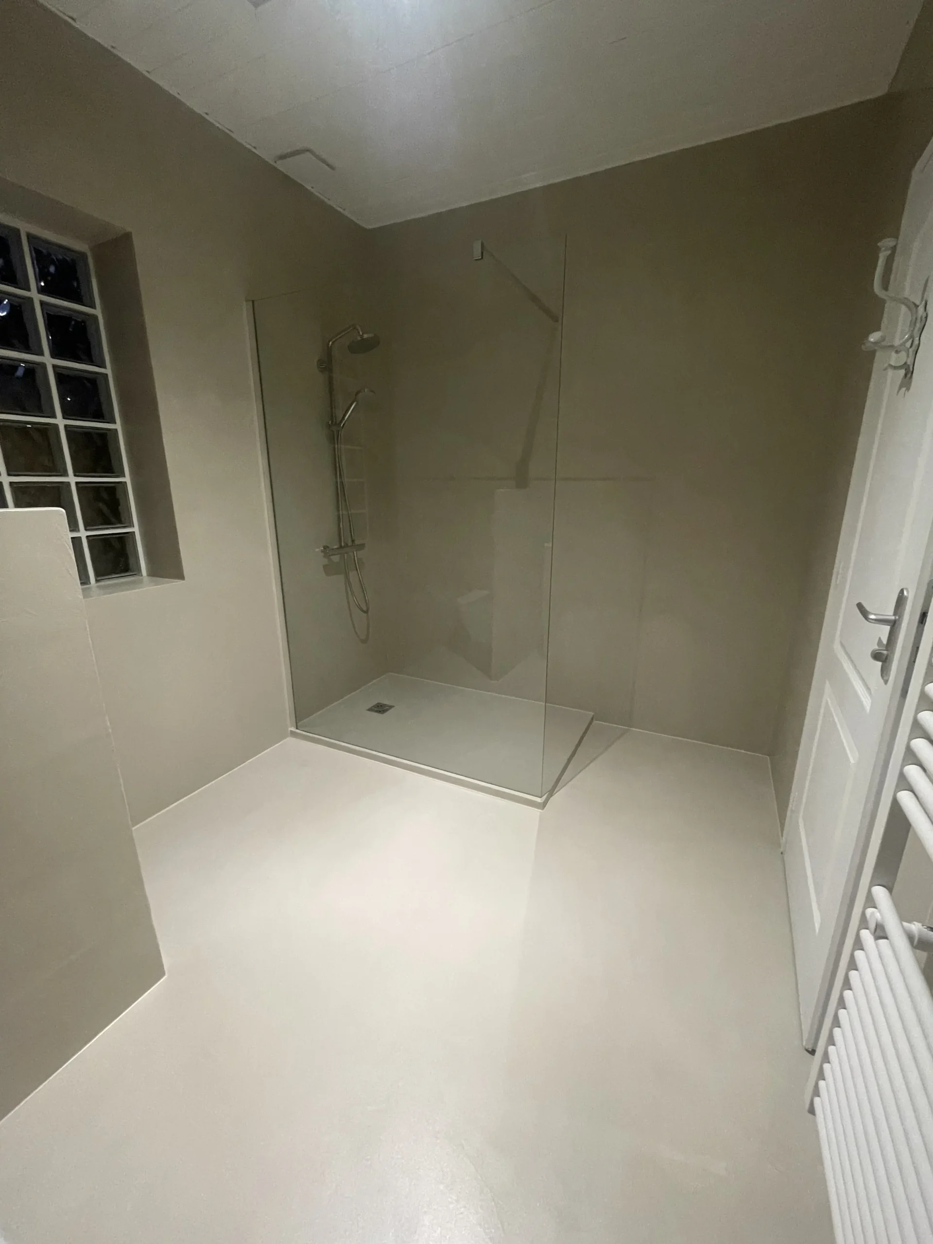 Projet béton ciré pour salle de bain LG Matières